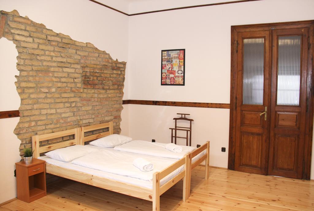 Walking Bed Budapest Downtown Pansiyon Oda fotoğraf