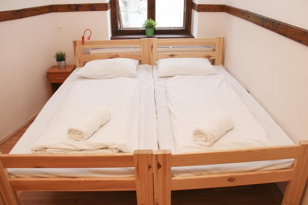 Walking Bed Budapest Downtown Pansiyon Oda fotoğraf