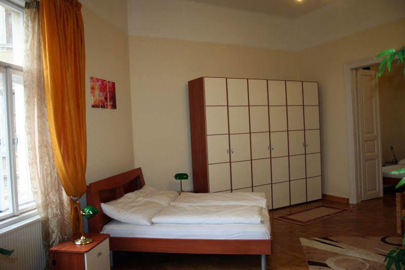 Walking Bed Budapest Downtown Pansiyon Dış mekan fotoğraf